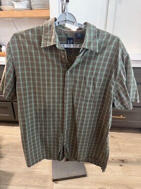GAP Short-Sleeve Plaid Button-Up Shirt in Green and Brown